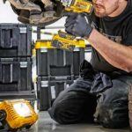 Neu bei Dewalt: LED Akku-Baustellenleuchte DCL077